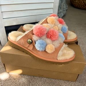 Women’s UGG Clio Pom Pom Slide Size 7 NIB!